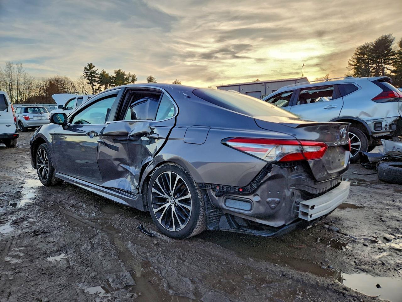 2018 Toyota Camry Se - Фото 2