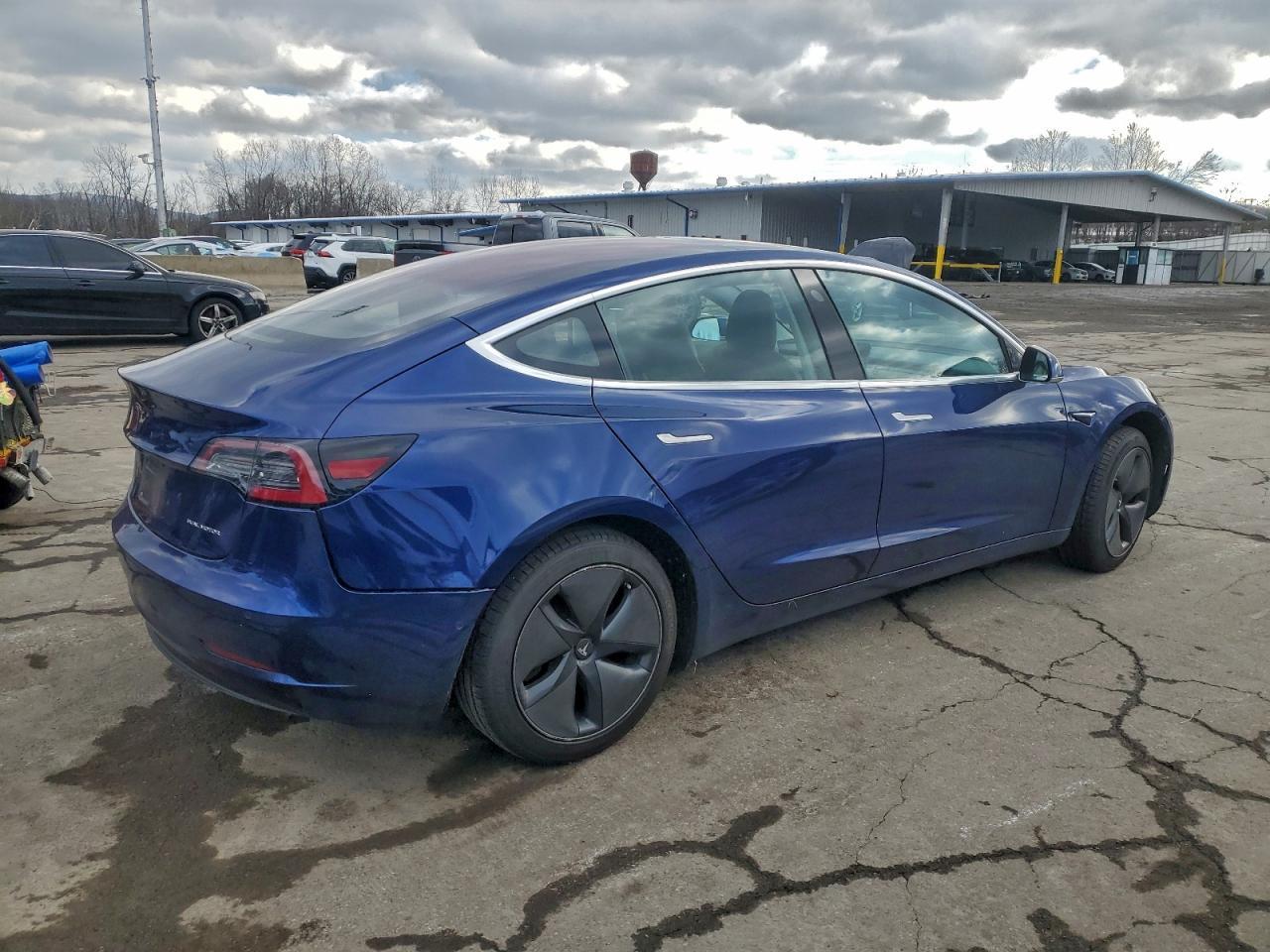 2018 Tesla Model 3 - Фото 3