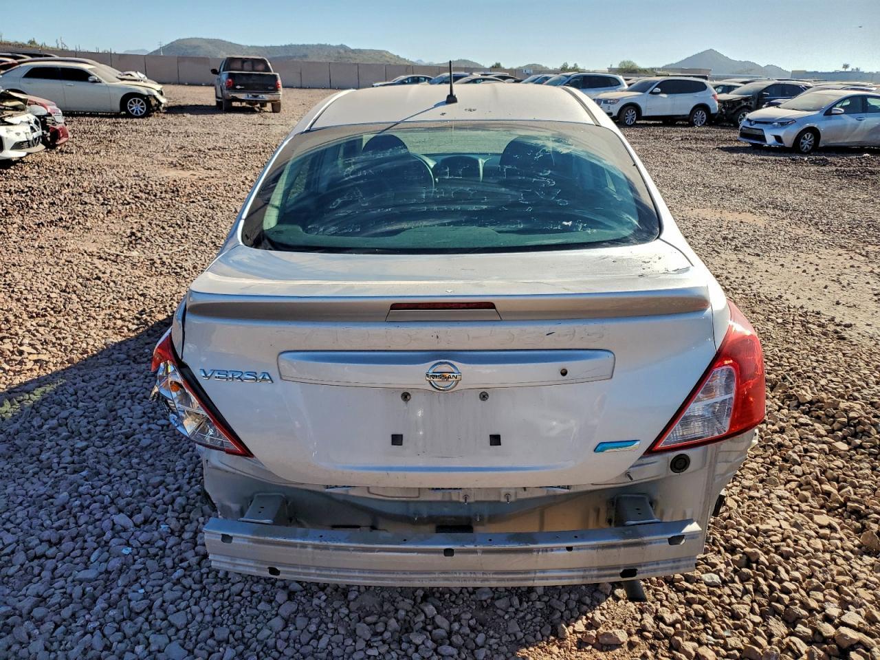 2016 Nissan Versa S - Фото 6