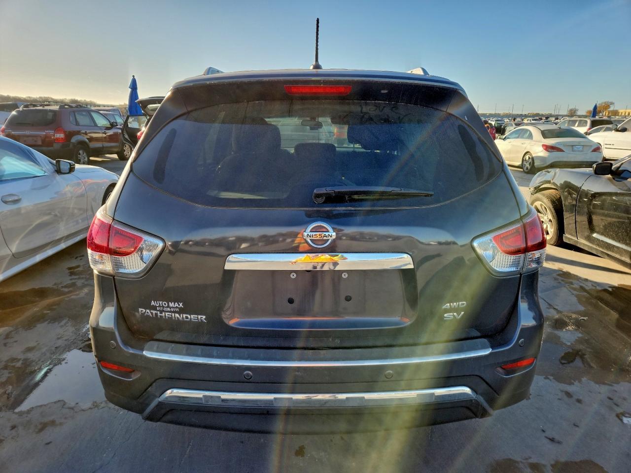 2014 Nissan Pathfinder S - Image 6