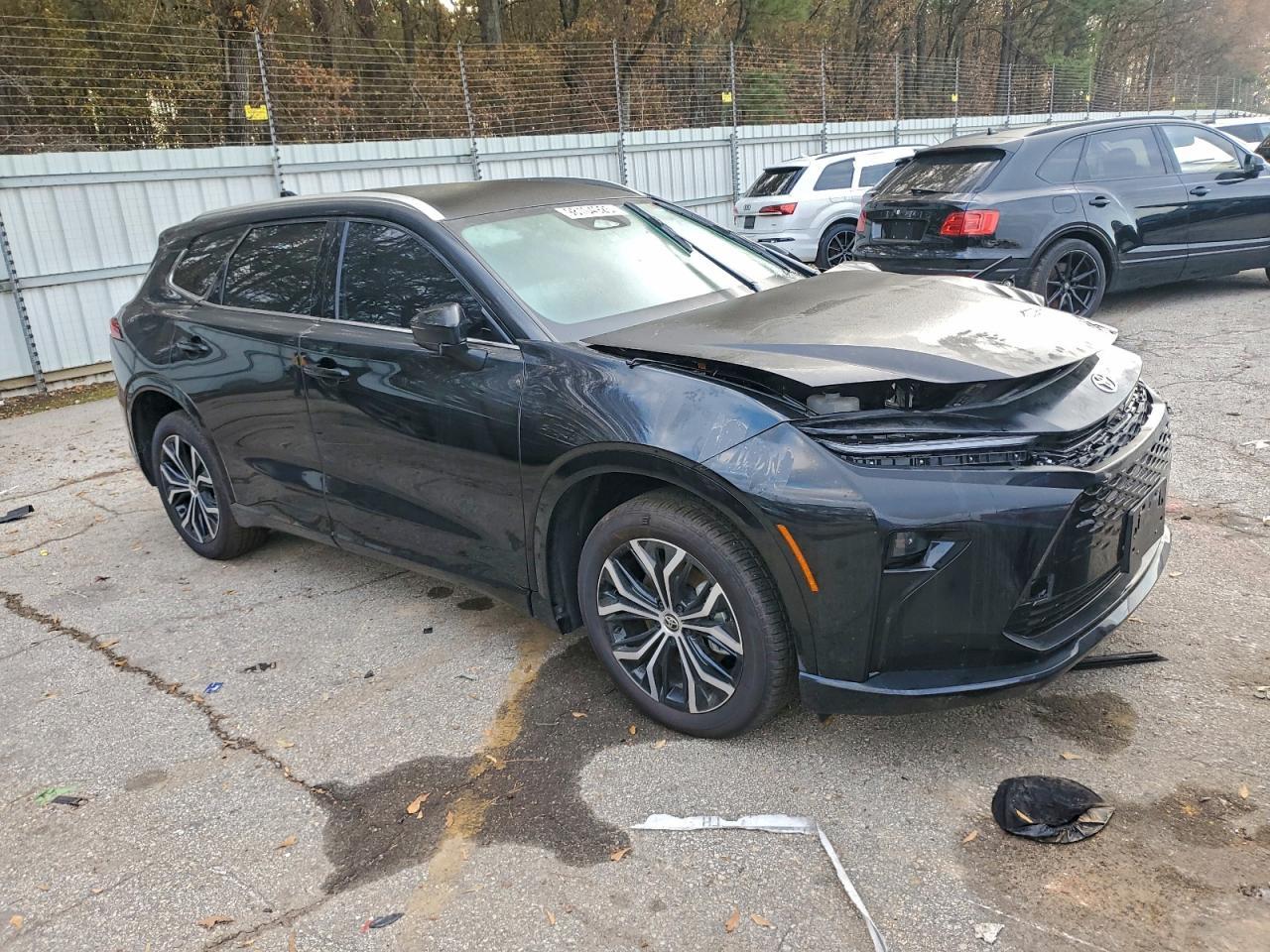 2025 Toyota Crown Signia Xle - Фото 4