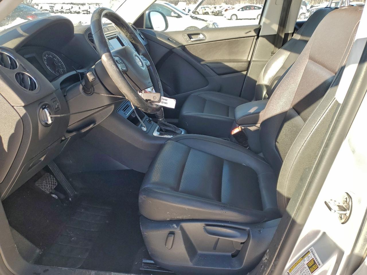 2016 Volkswagen Tiguan S - Фото 7
