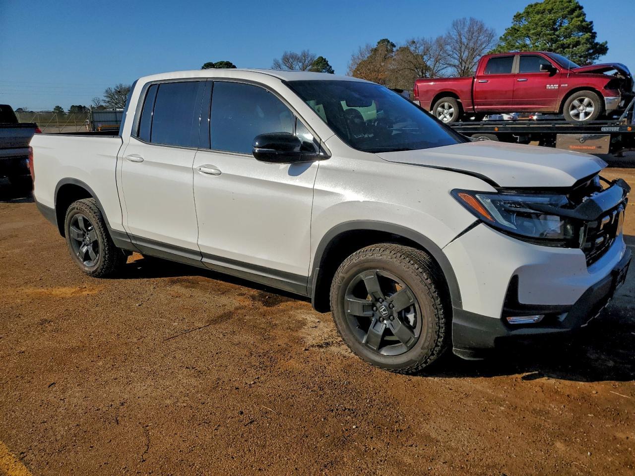 2025 Honda Ridgeline Black Edition - Image 4