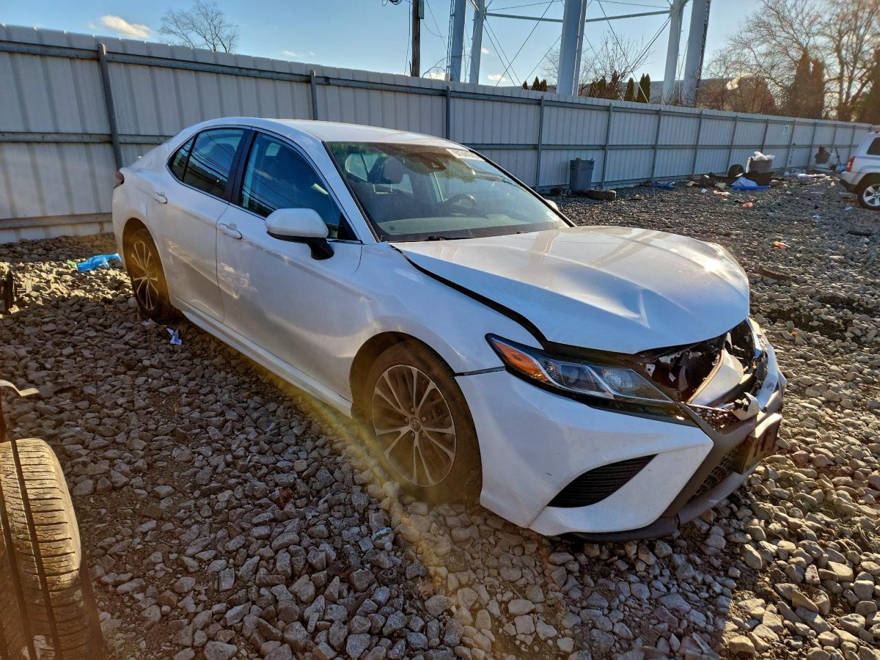 2020 Toyota Camry Se - Фото 4