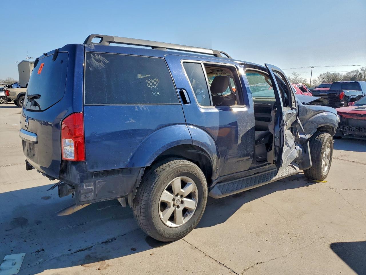 2012 Niss Pathfinder - Image 3