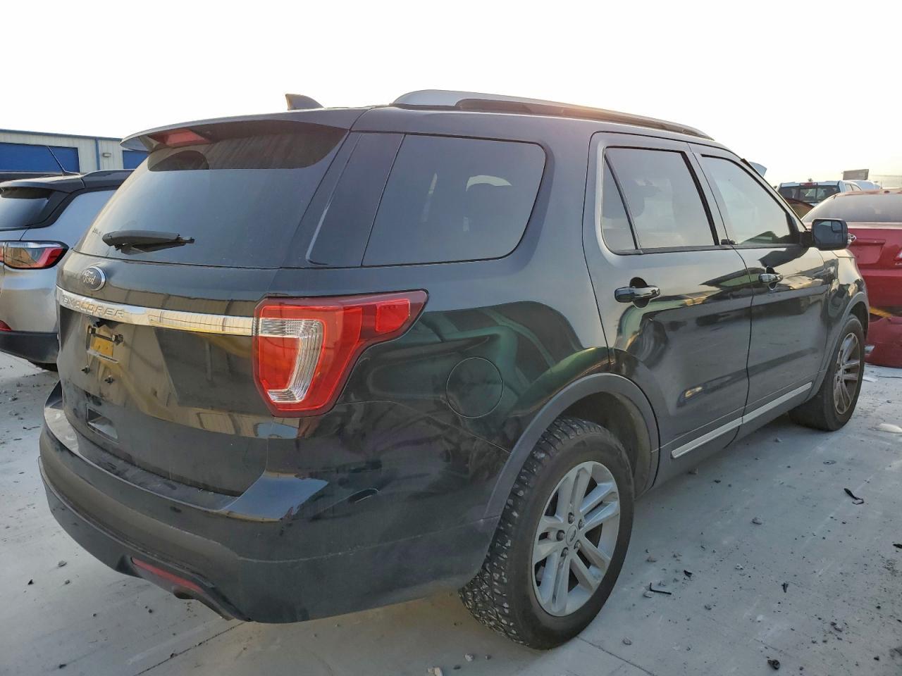2016 Ford Explorer Xlt - Фото 3