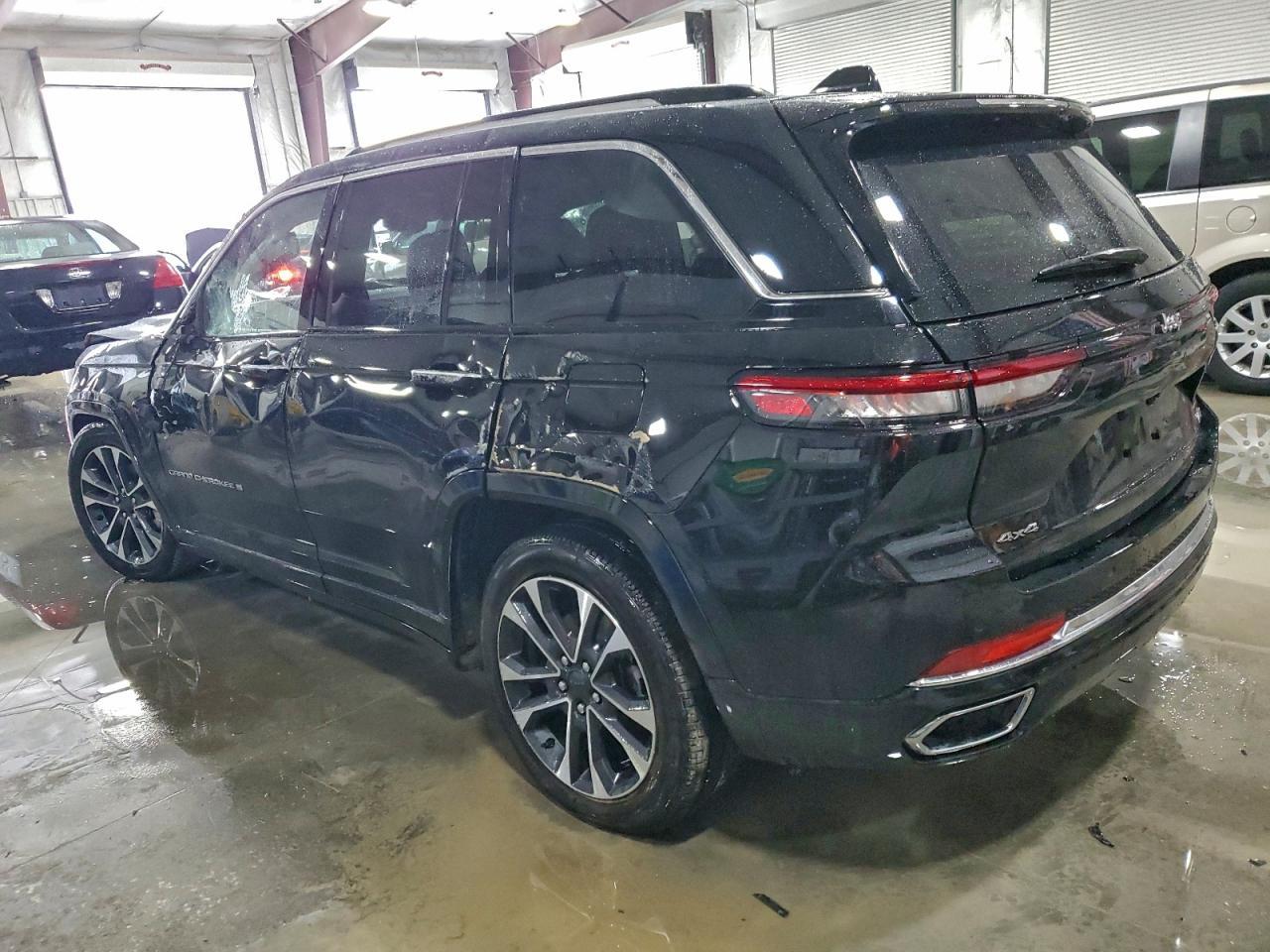 2023 Jeep Grand Cherokee Overland - Фото 2