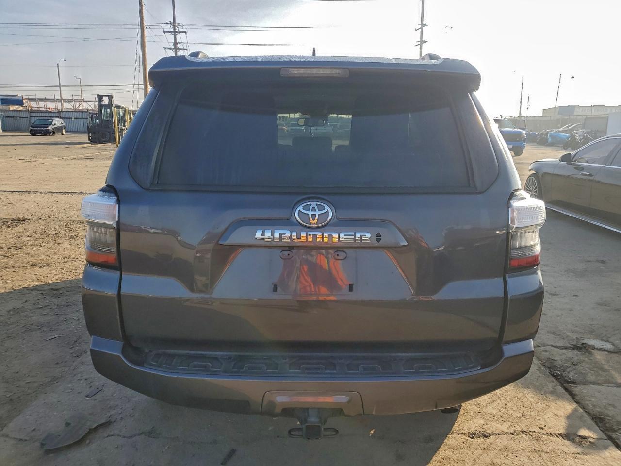 2020 Toyota 4Runner Sr5/Sr5 Premium - Image 6