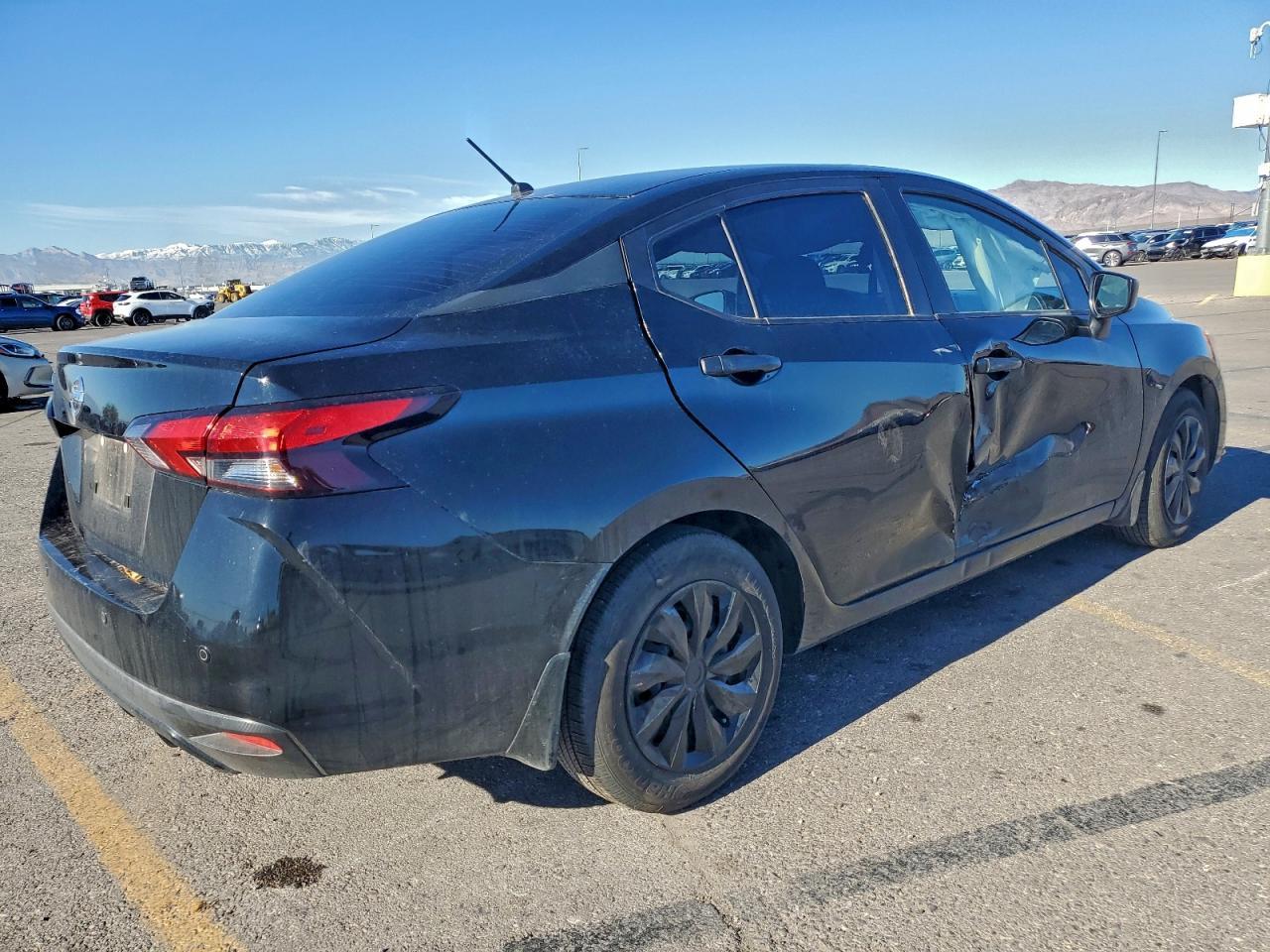 2020 Nissan Versa S - Фото 3