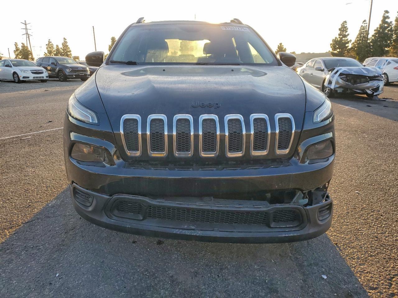 2016 Jeep Cherokee Sport - Image 5