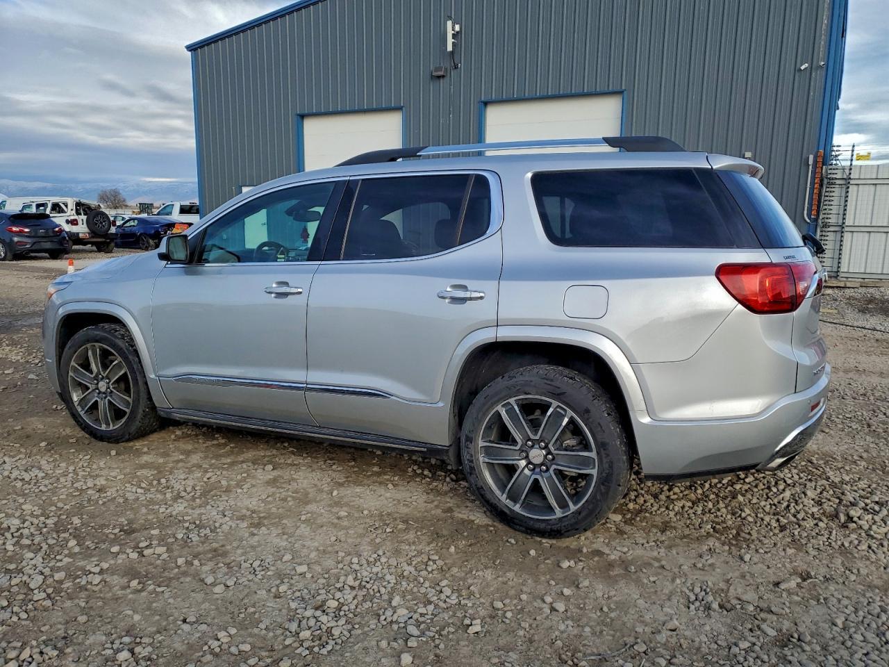 2018 GMC Acadia Denali - Фото 2