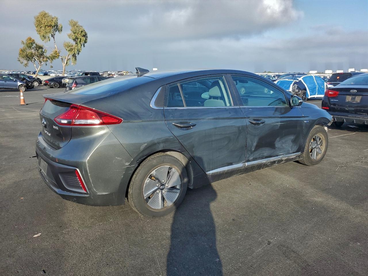 2020 Hyundai Ioniq Se - Фото 3