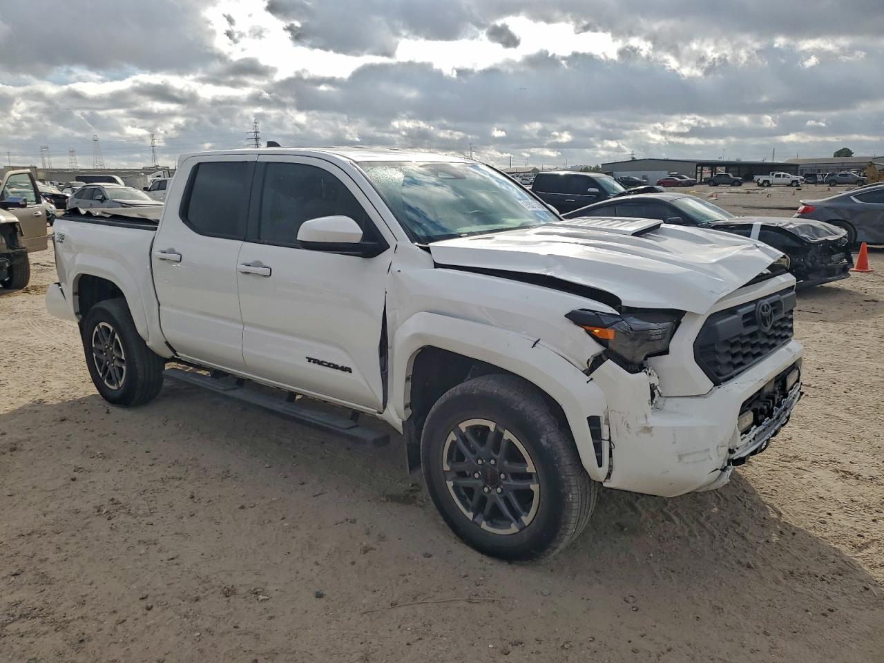 2024 Toyota Tacoma Double Cab - Image 4