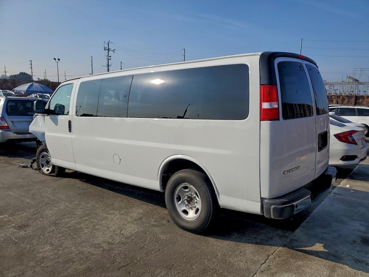 2024 Chevrolet Express G3500 Lt - Фото 2