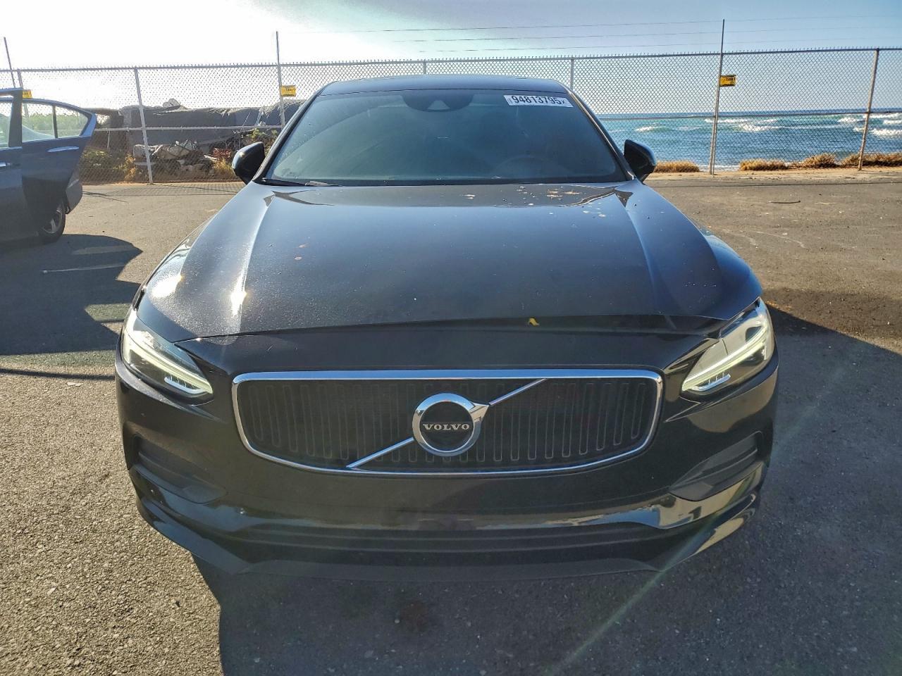 2019 Volvo S90 T5 Momentum - Image 5