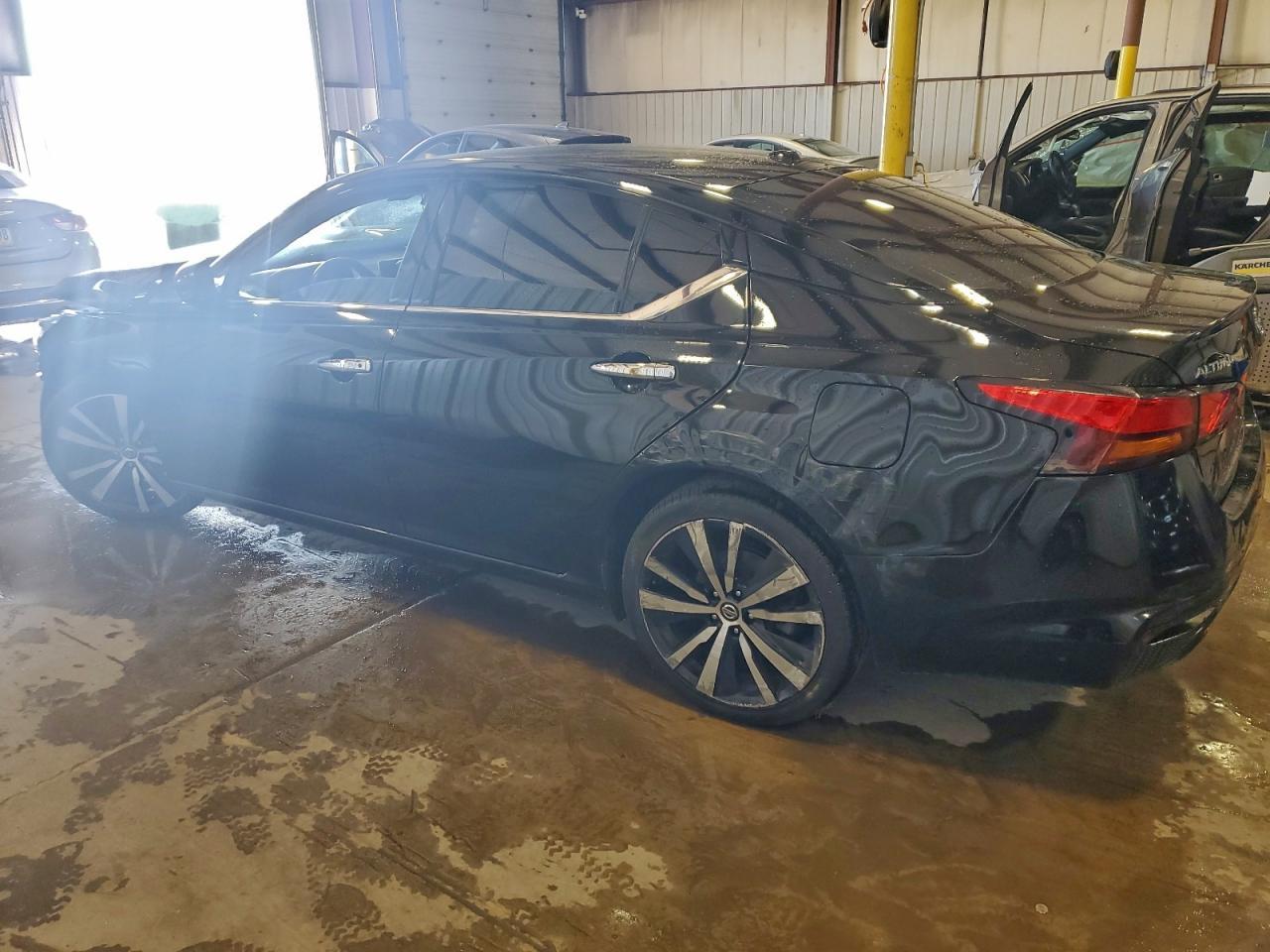 2019 Nissan Altima 2.5 Sl - Image 2