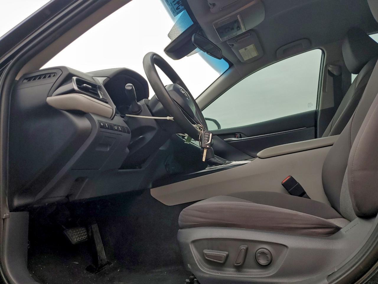 2020 Toyota Camry Le - Фото 7