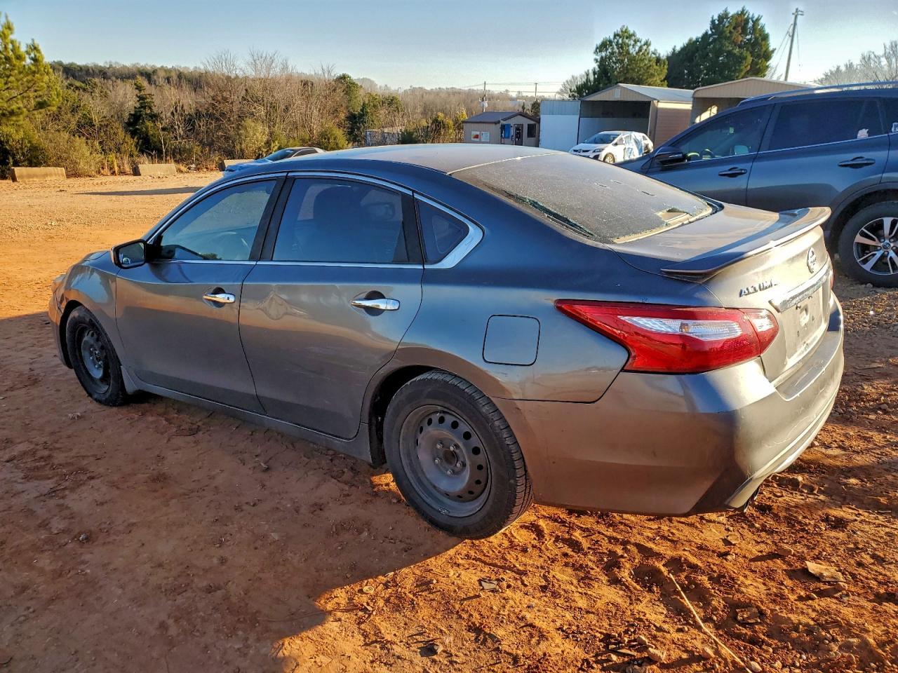 2016 Nissan Altima 2.5 - Image 2