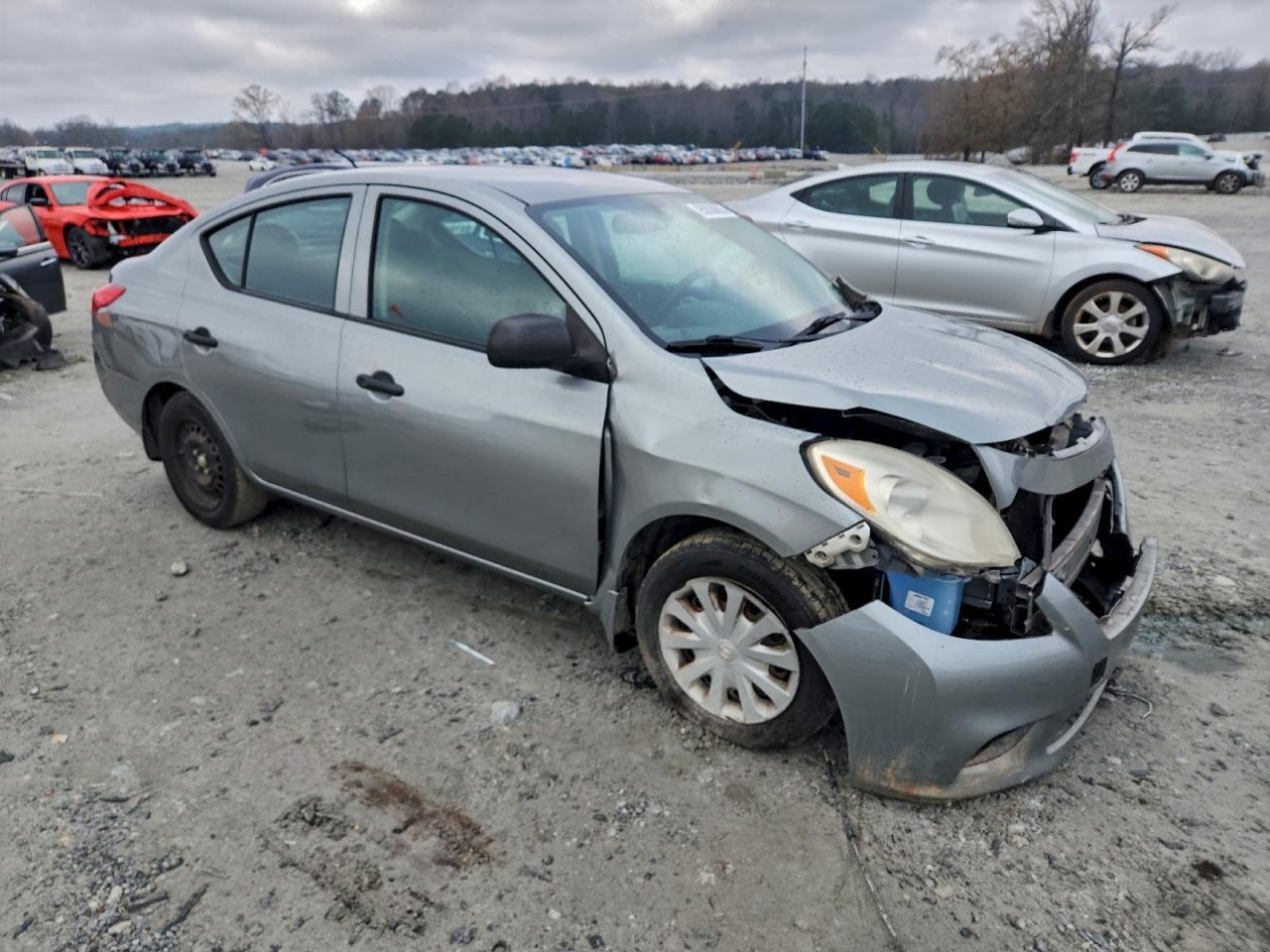 2013 Nissan Versa S - Фото 4