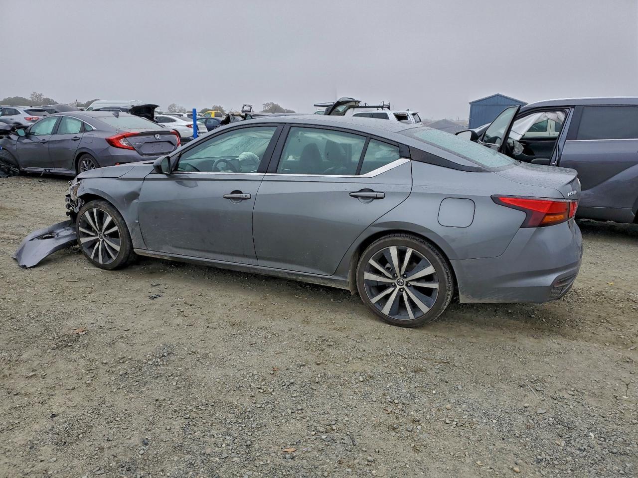 2022 Nissan Altima Sr - Image 2