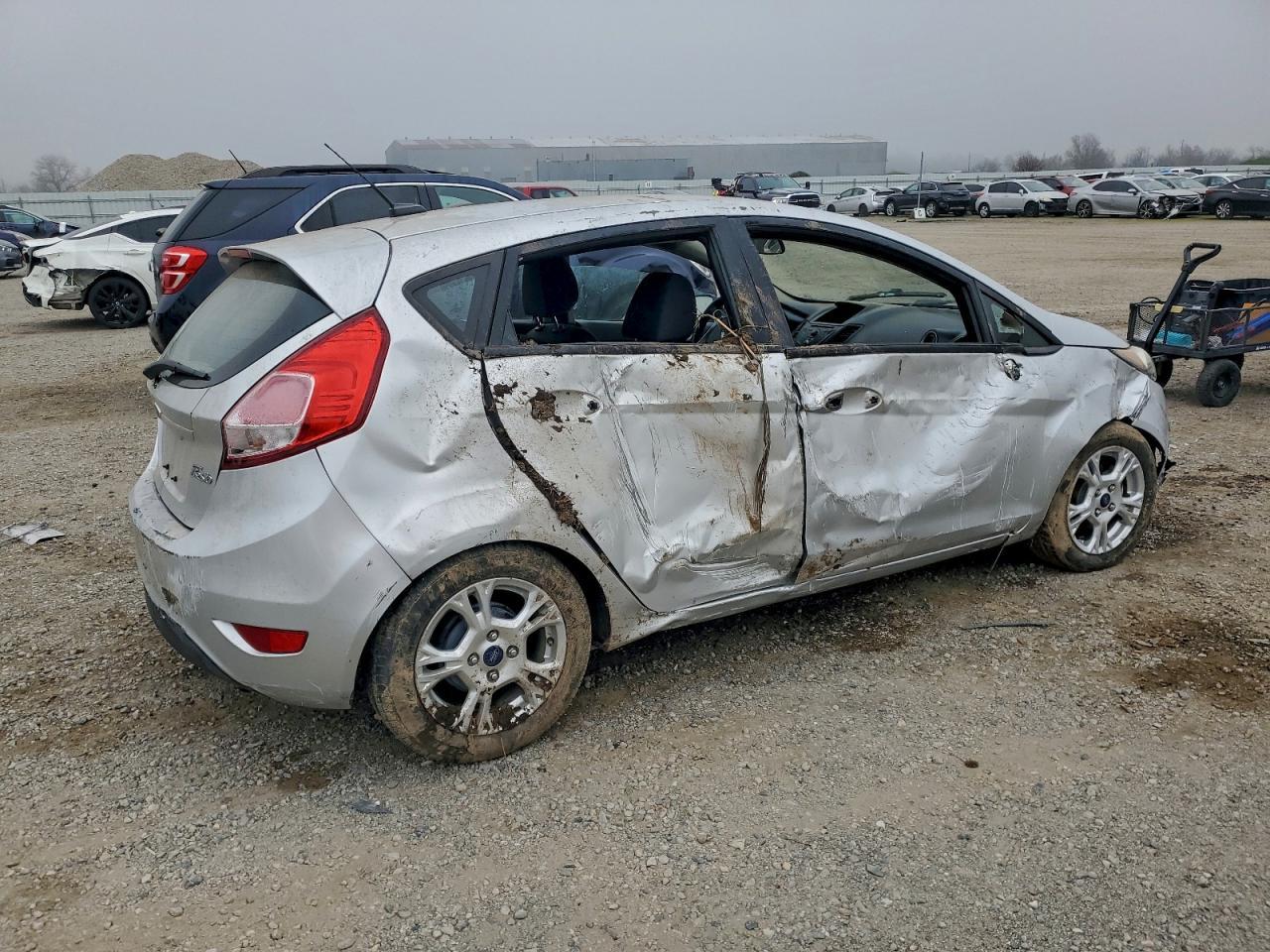 2015 Ford Fiesta Se - Фото 3