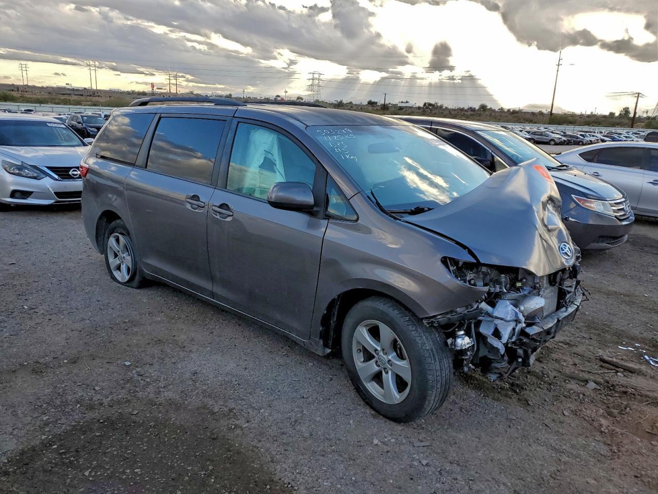 2015 Toyota Sienna Le - Фото 4