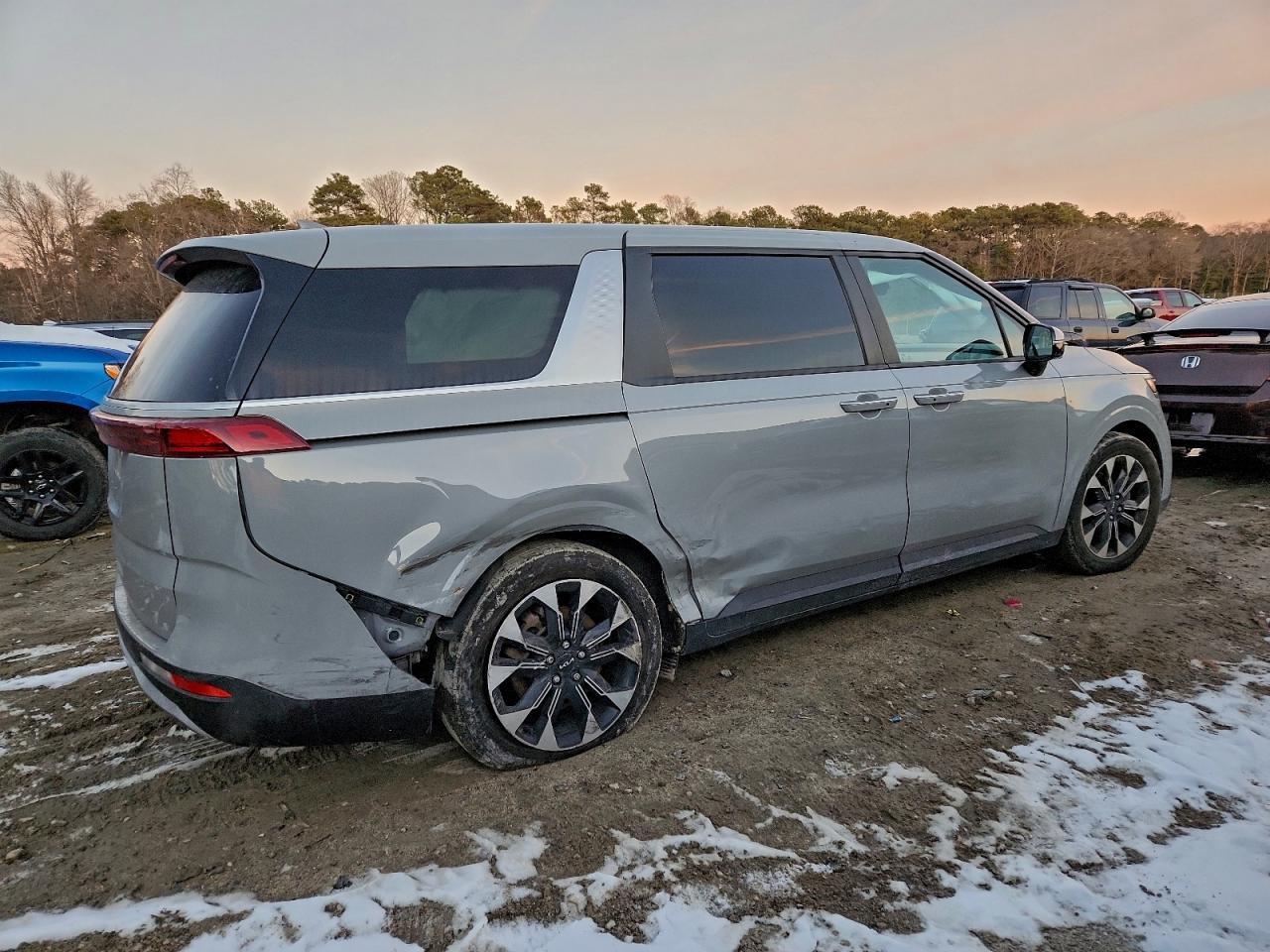 2024 Kia Carnival Ex - Image 3