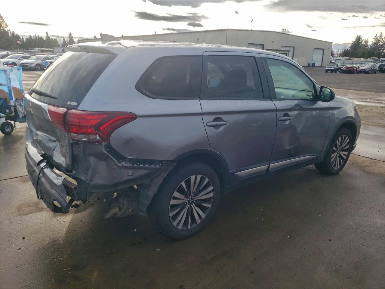 2020 Mitsubishi Outlander Se - Фото 3