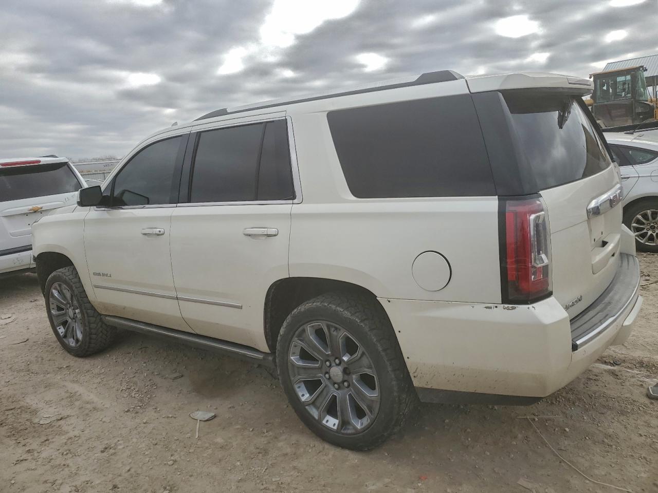 2015 GMC Yukon Denali - Image 2
