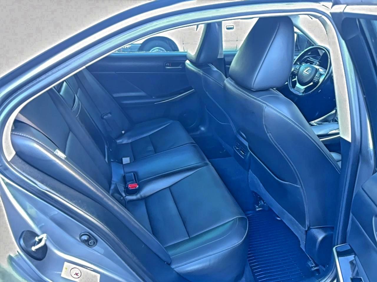 2017 Lexus Is 300 - Фото 6