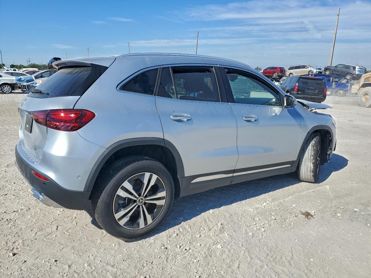 2025 Mercedes-Benz Gla 250 - Image 3