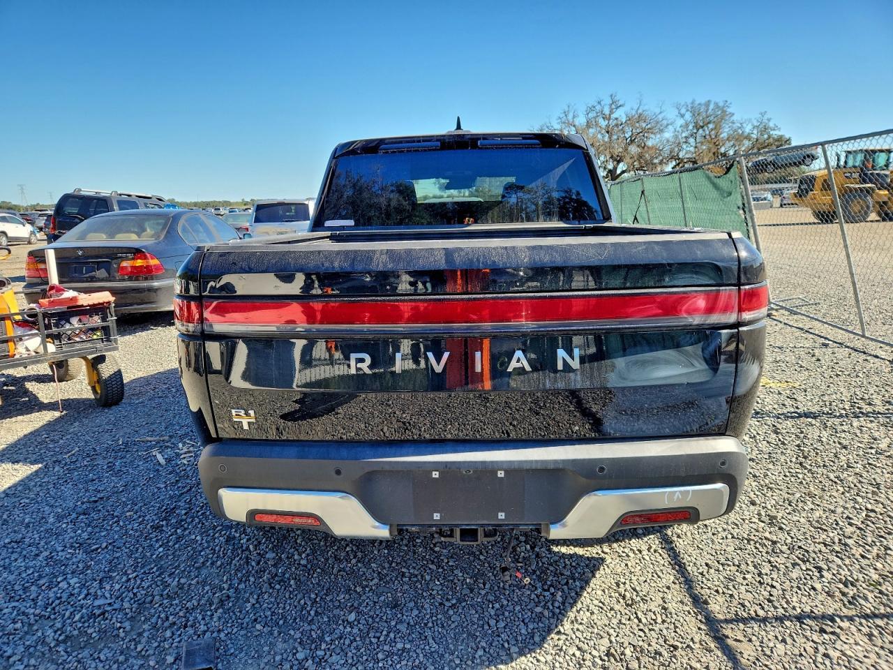 2022 Rivian R1T Adventure - Фото 6