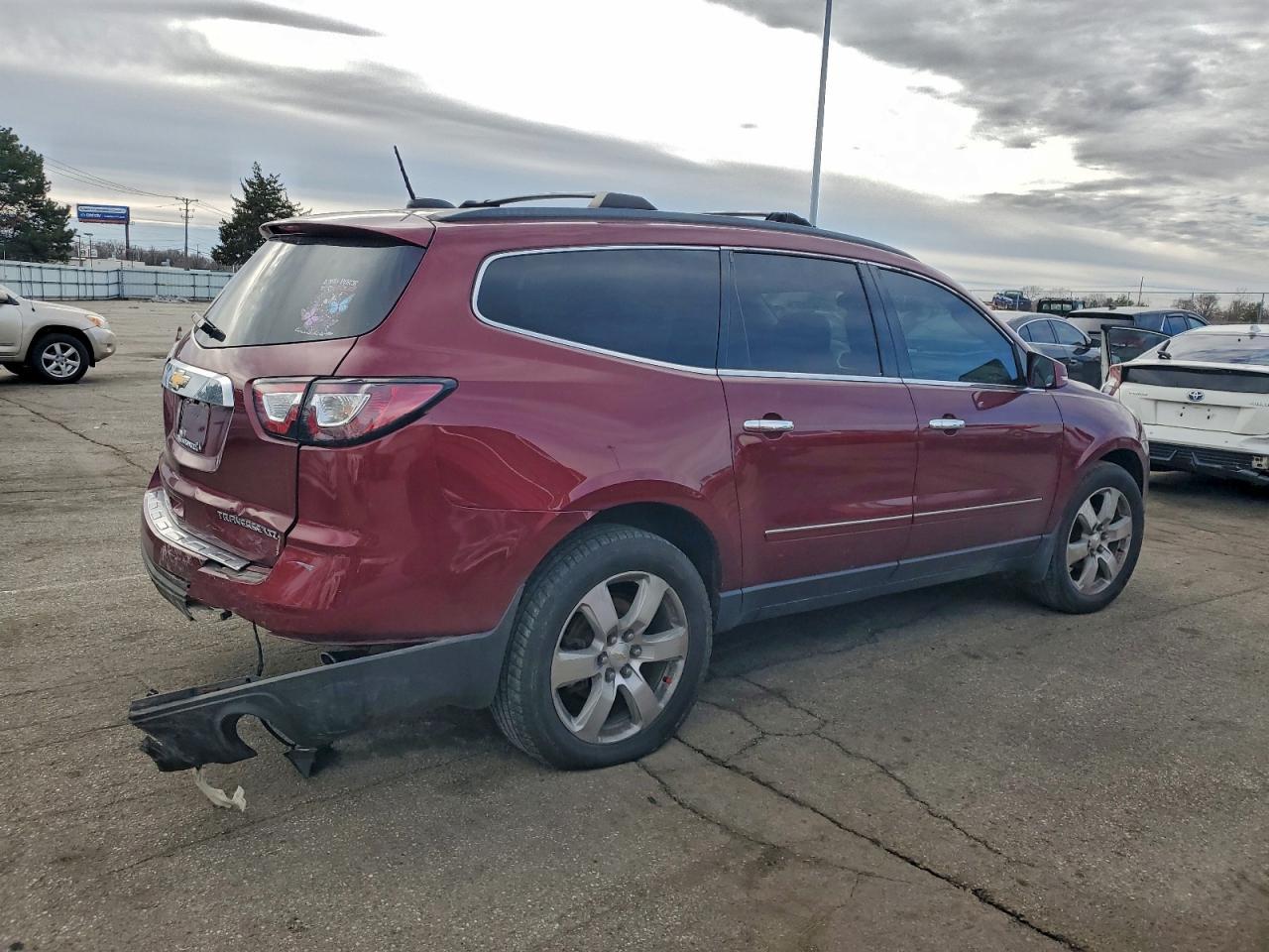 2016 Chevrolet Traverse Ltz - Image 3