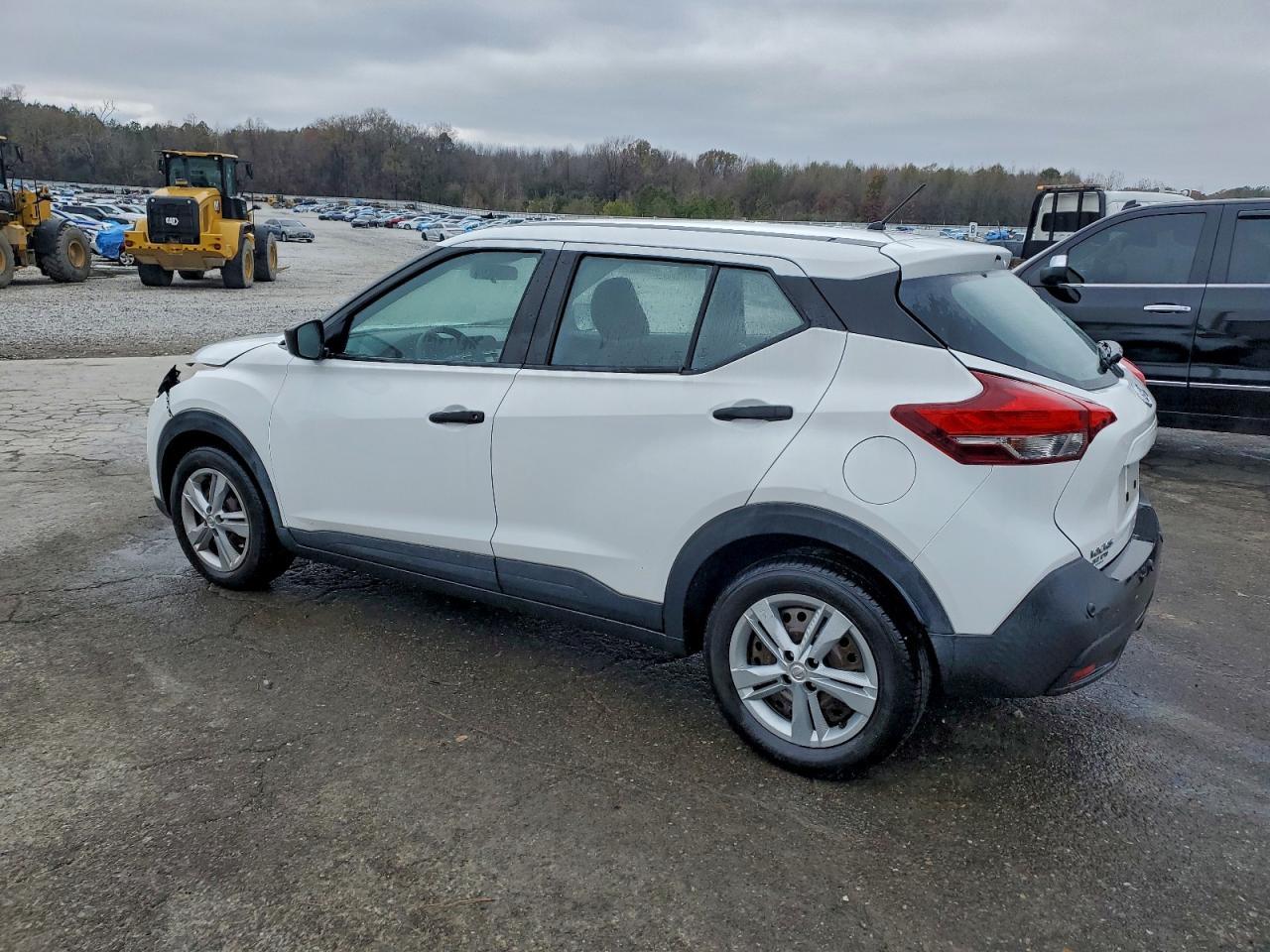 2020 Nissan Kicks S - Фото 2