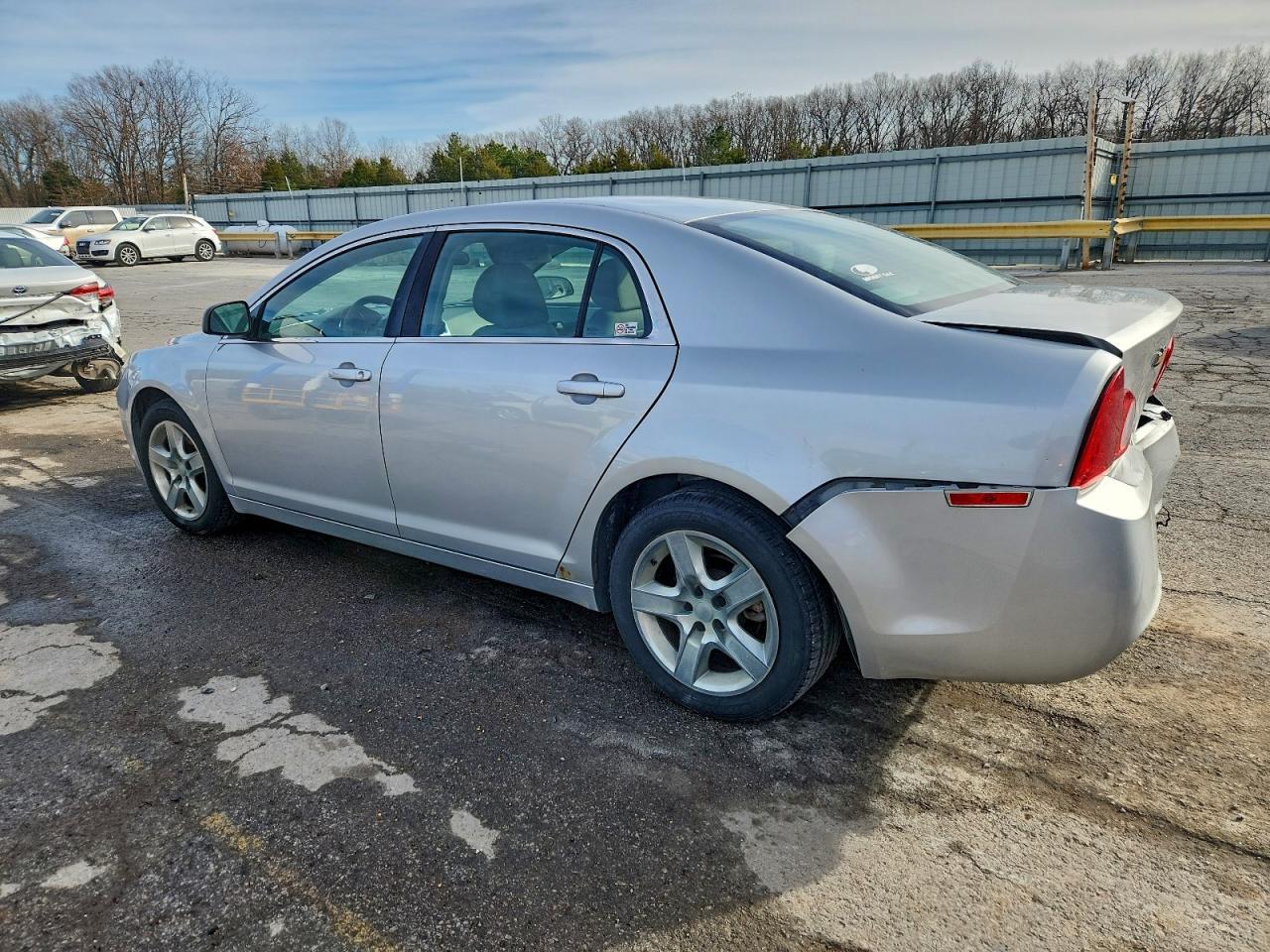 2011 Chevrolet Malibu Ls - Фото 2