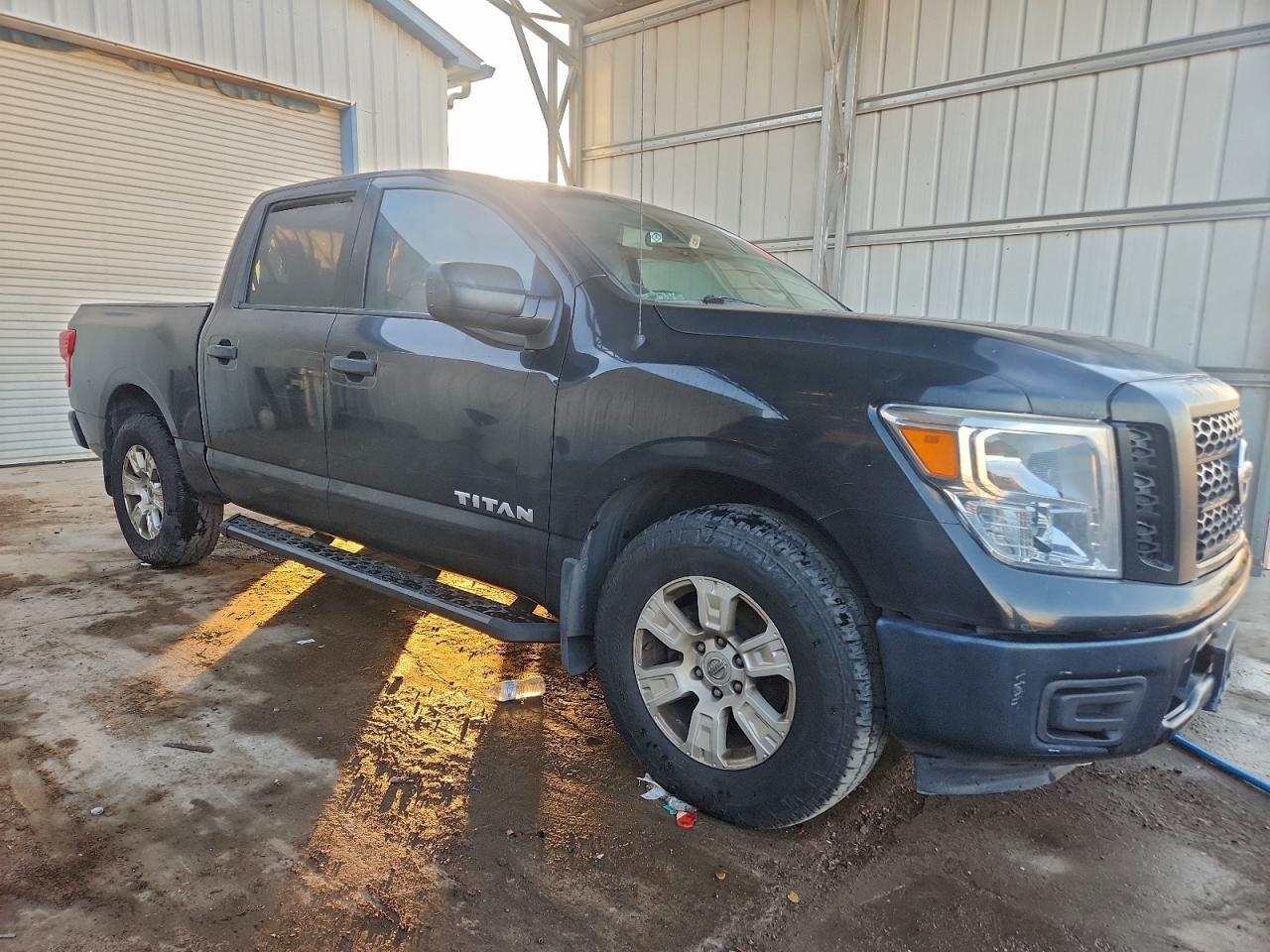 2017 Nissan Titan S - Фото 4