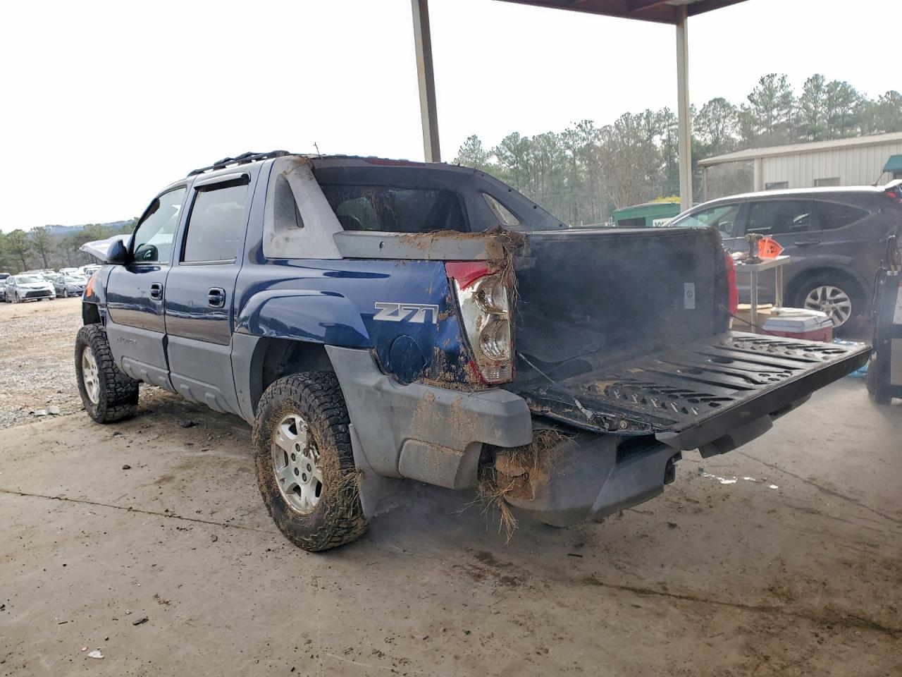 2002 Chevrolet Avalanche K1500 - Image 2