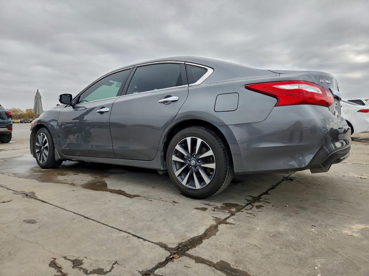 2017 Nissan Altima 2.5 Sv - Image 2