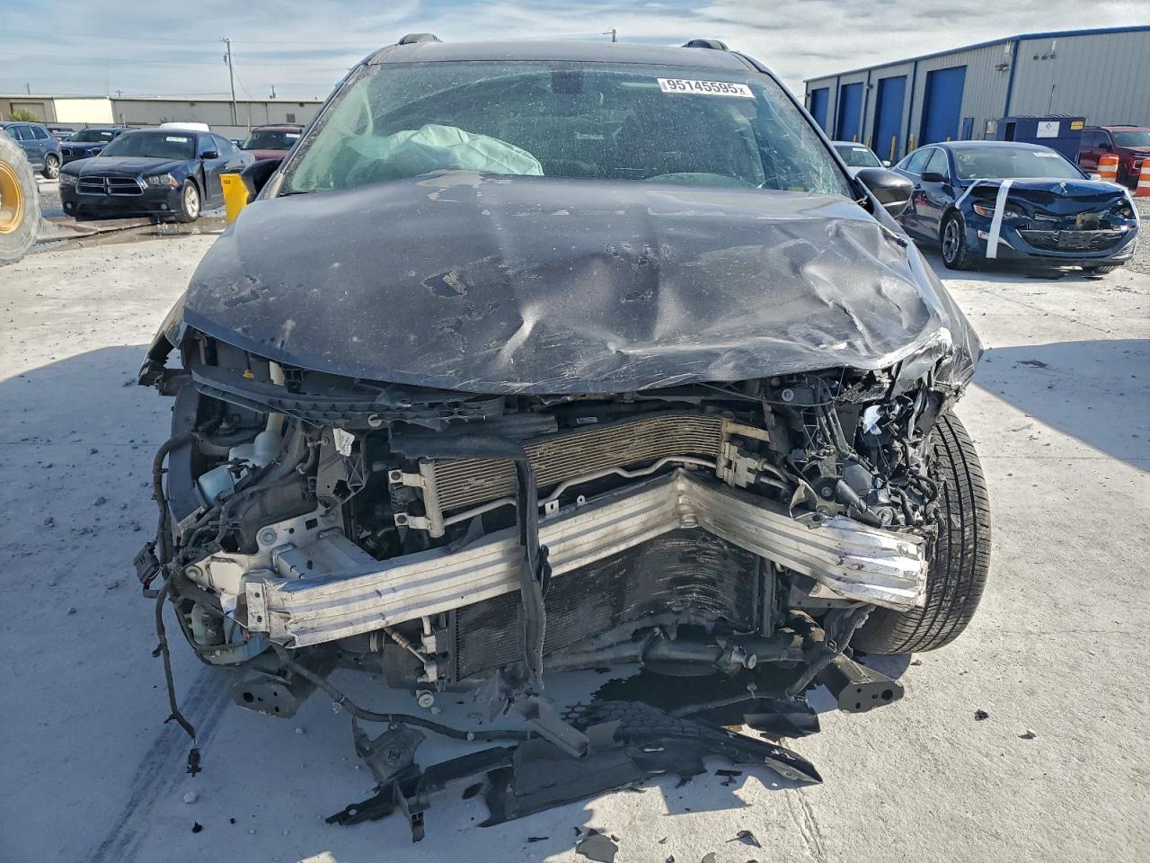 2020 Chrysler Voyager Lxi - Фото 5