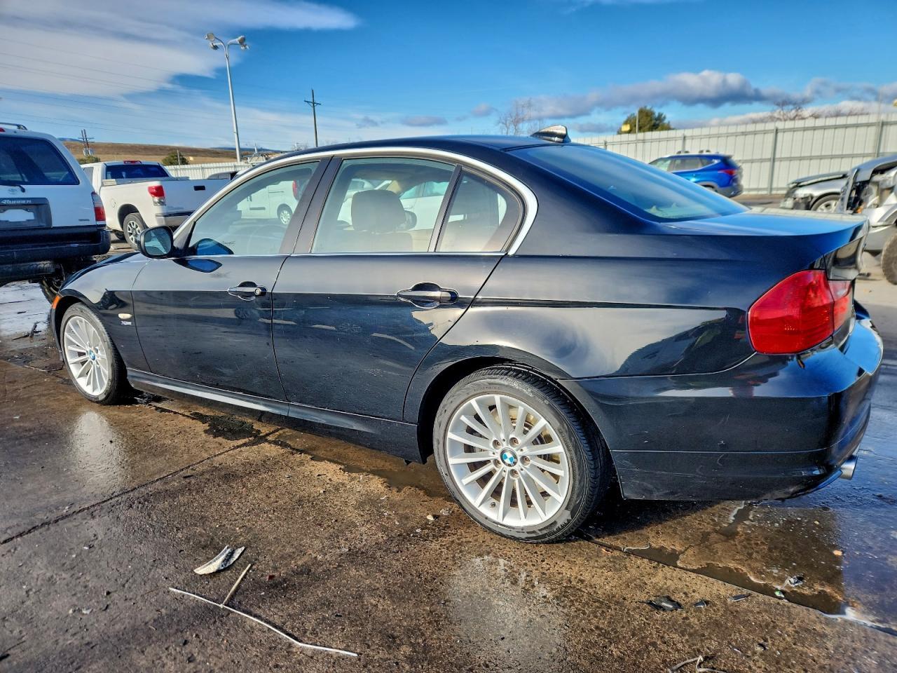 2011 BMW 335 Xi - Фото 2