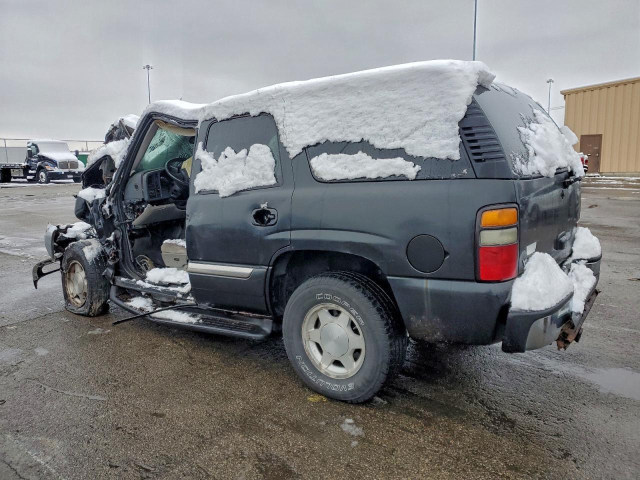 2004 GMC Yukon - Image 2