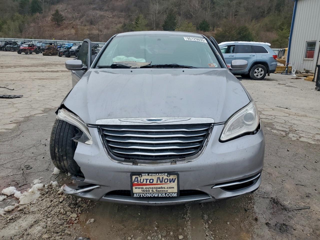2014 Chrysler 200 Lx - Image 5