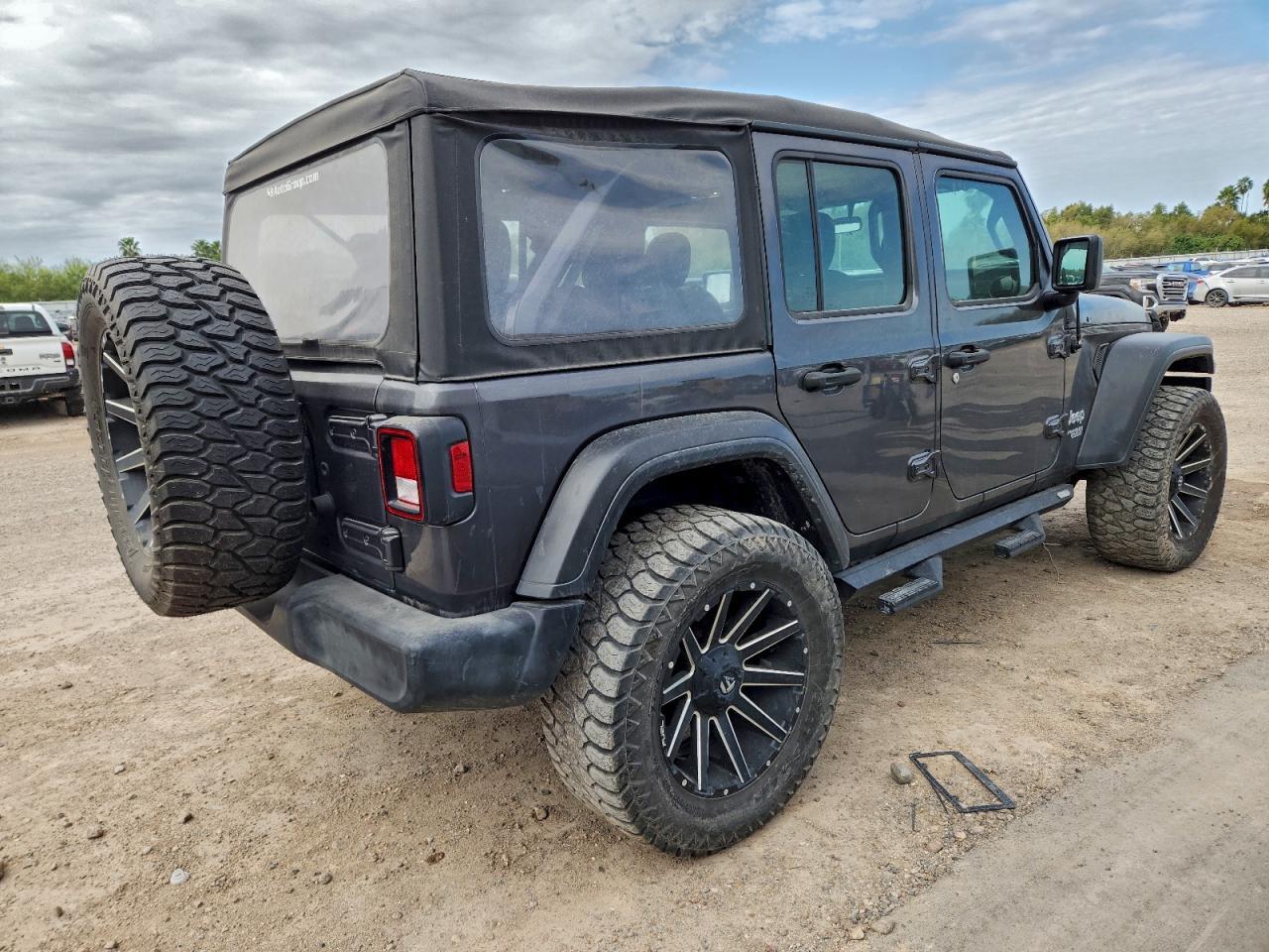 2021 Jeep Wrangler Unlimited Sport - Фото 3