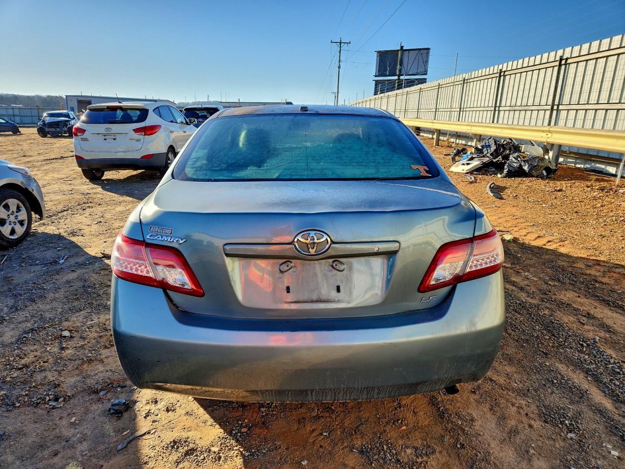 2011 Toyota Camry Le - Image 6
