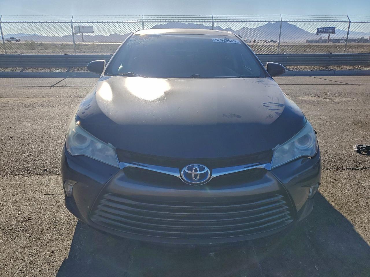 2015 Toyota Camry Hybrid Le - Image 5