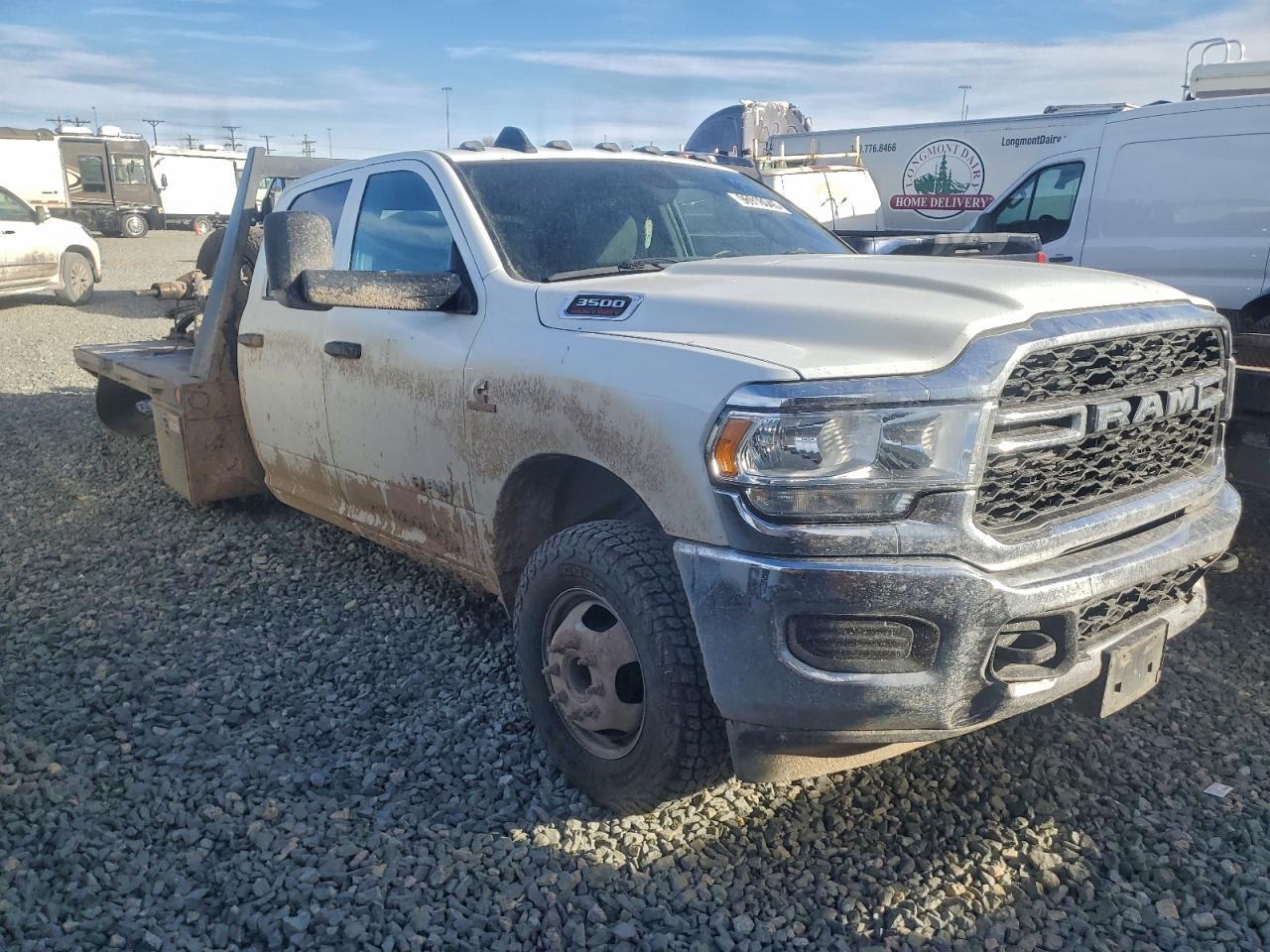 2022 Ram 3500 Truck Cab And Chassis - Фото 4