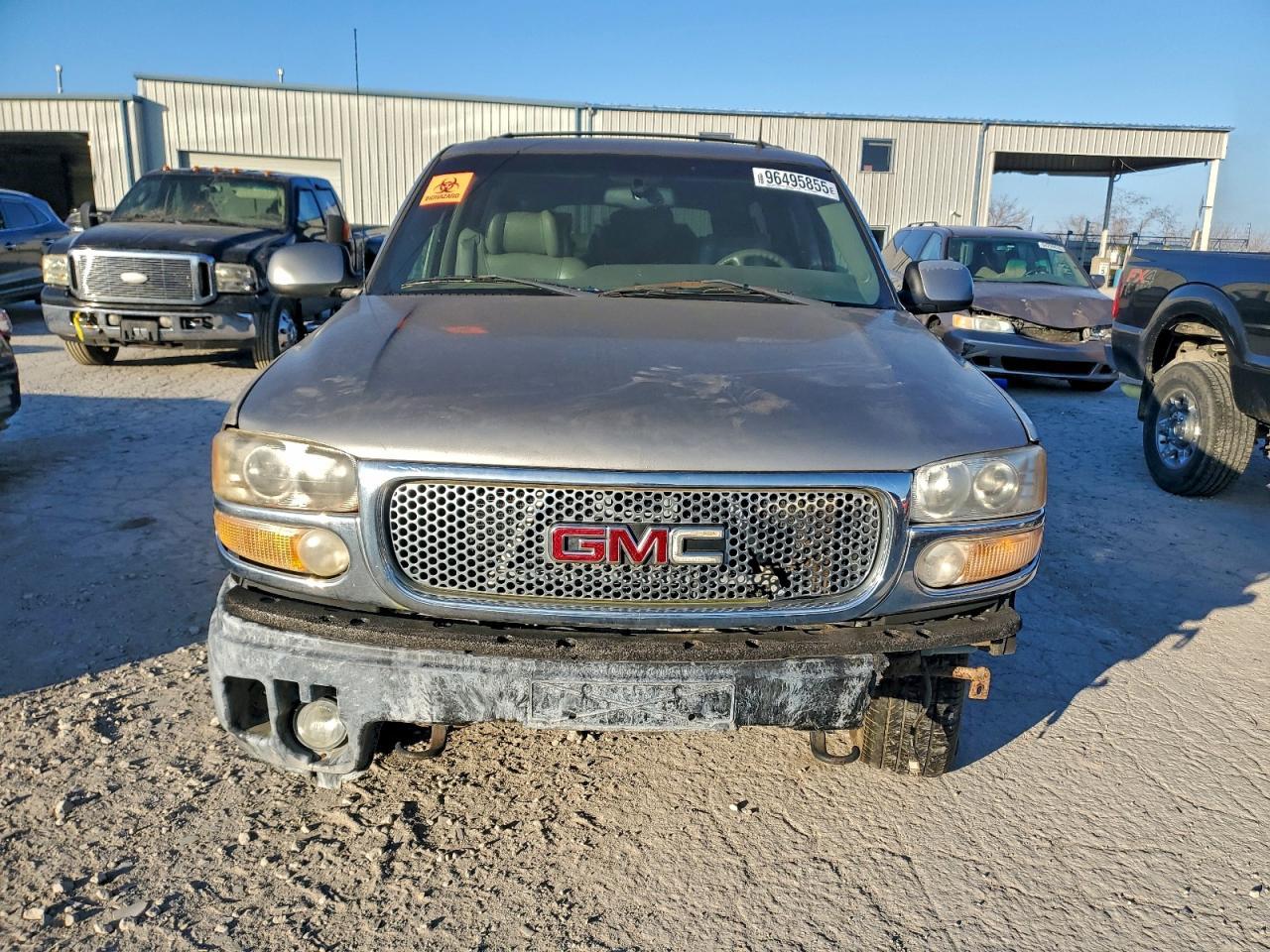 2002 GMC Suburban - Фото 5