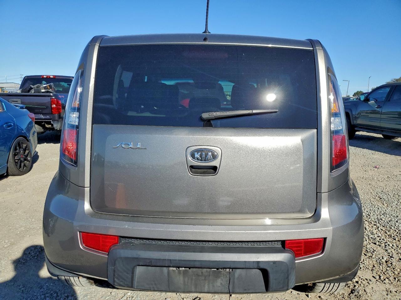 2010 Kia Soul + - Image 6