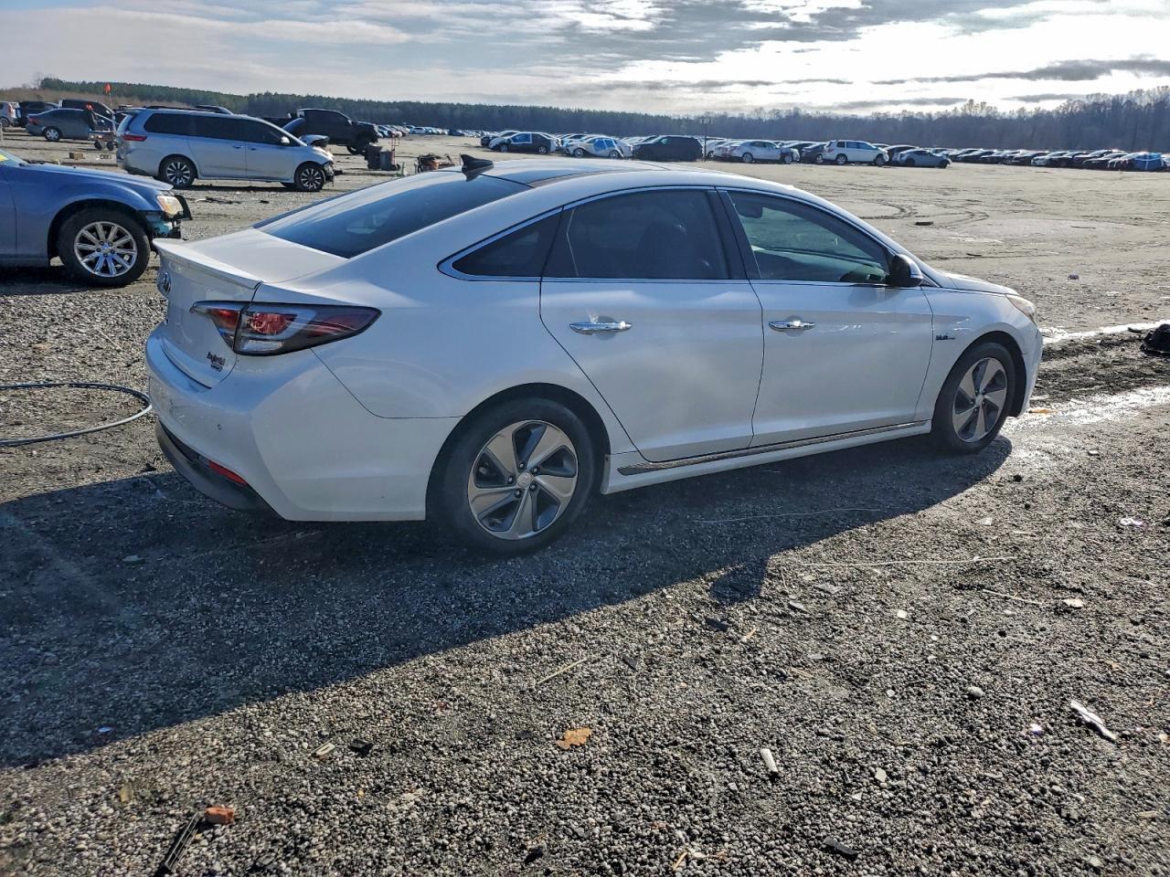 2017 Hyundai Sonata Hybrid - Фото 3