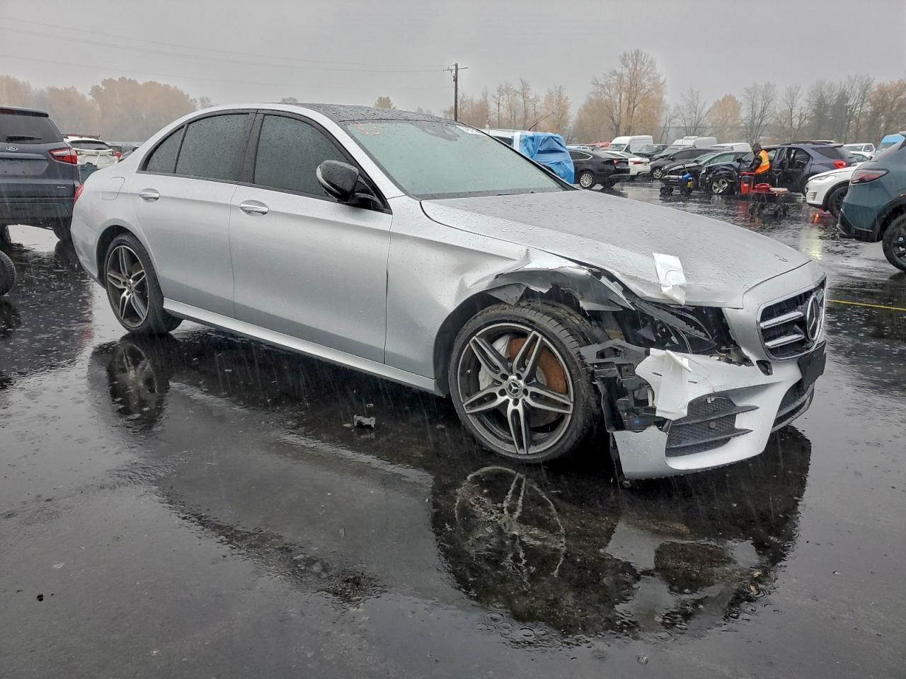 2019 Mercedes-Benz E 300 - Фото 4